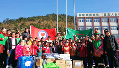 量能收到“助力老區(qū)、關(guān)愛(ài)助學(xué)”錦旗 量能收到“助力老區(qū)、關(guān)愛(ài)助學(xué)”錦旗